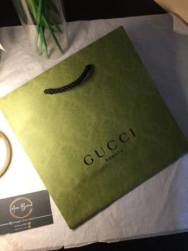 كيس قوتشي وسط