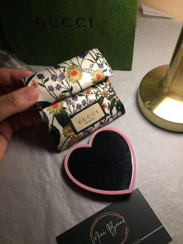 مرايا قوتشي بشكل قلب