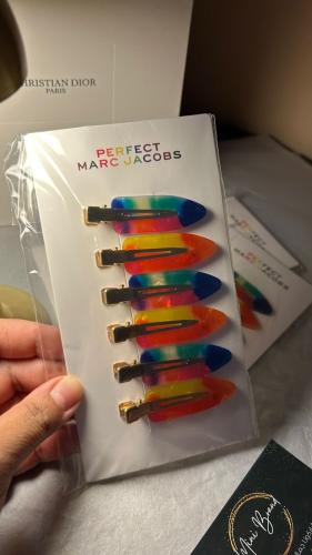 كلبسات شعر مارك جاكوبس