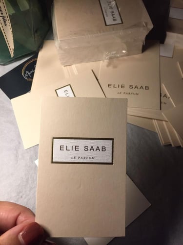 كارد قفت إيلي صعب.. رقم 2