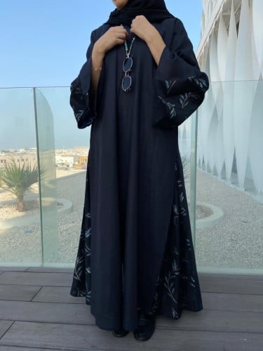 عباية فيروزه / نفذ الاسود