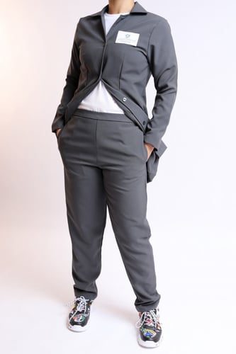 بنطلون متدربات الكلية التقنية للبنات