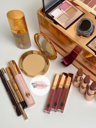 بوكس مكياج بديل شارلوت ثلاث ادوار - الصغير