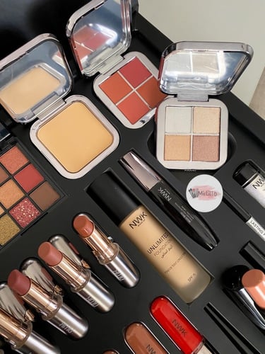 بوكس مكياج بديل كيكو