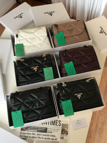 حقيبه من PRADA