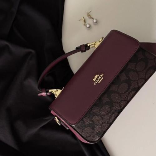 حقيبه من COACH