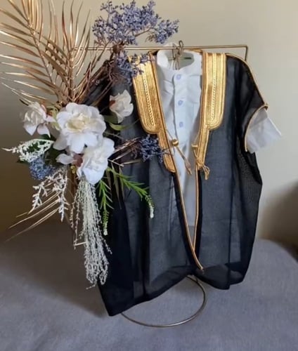 بشت اسود بالاسم