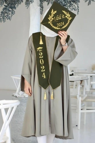 عبايات تخرج 2025