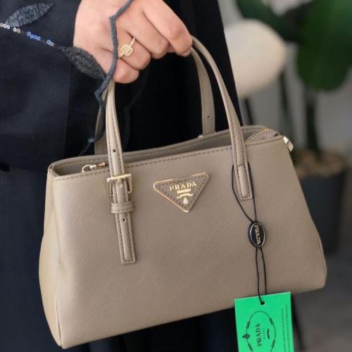 حقيبه من PRADA