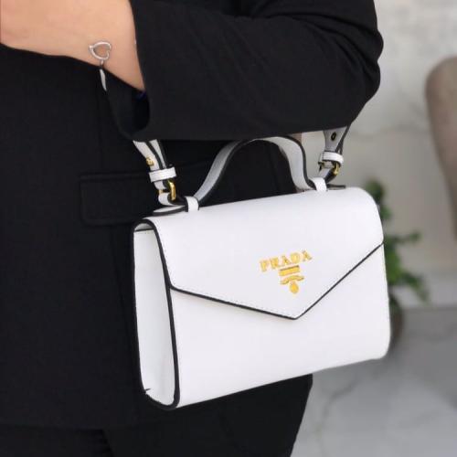 حقيبه من PRADA