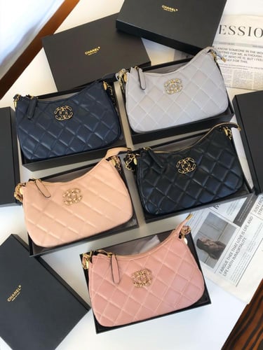 حقيبه من CHANEL
