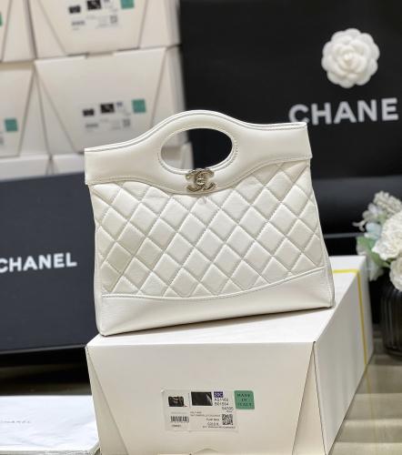 حقيبه من CHANEL