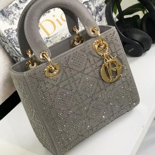 حقيبه نسائيه من Dior