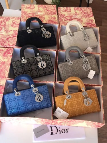 حقيبه من Dior