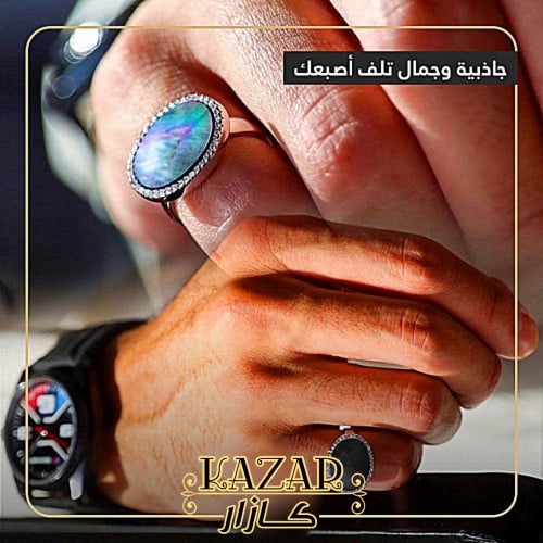 خاتم رجالي حجر مميز محاط بالزيريكون