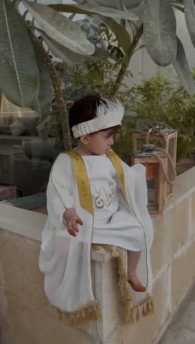 بشت ابيض بناتي