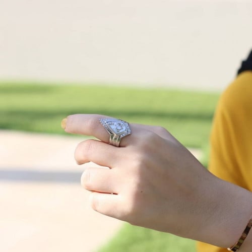 خاتم نسائي ملكي تصميم أنيق حسب الطلب