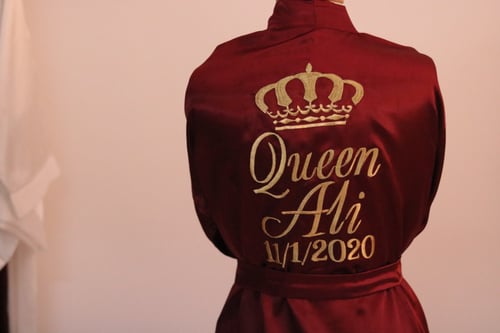 روب عروس عنابي