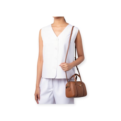 شنطة نسائية بتصميم مميز من مايكل