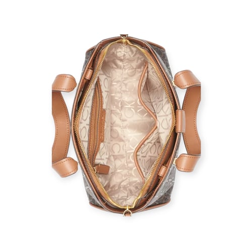 شنطة نسائية بتصميم راقي من كالفن