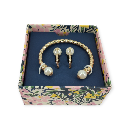 طقم إكسسوارات بتصميم راقي من ماركة توري