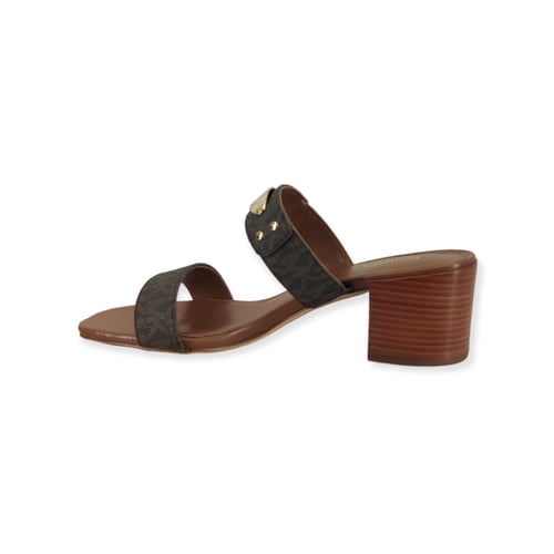 صنادل مايكل كورس بتصميم مميز