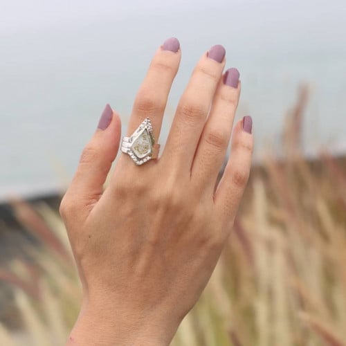 خاتم الصدف مع الزركون بلاسم