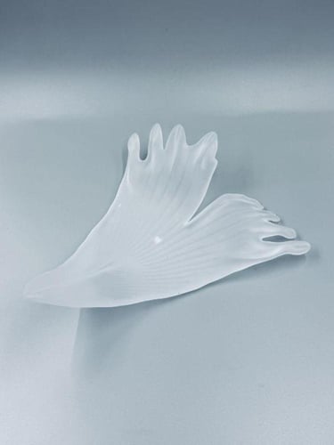 معلقات اوراق بعدة اللوان وعدة مقاسات