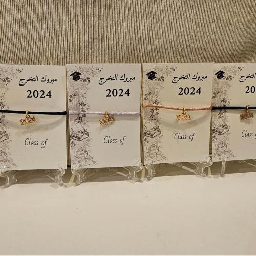 أساور ٦ حبات ملونة