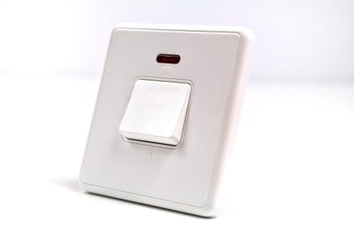 مفتاح سخان أبيض - الشروق