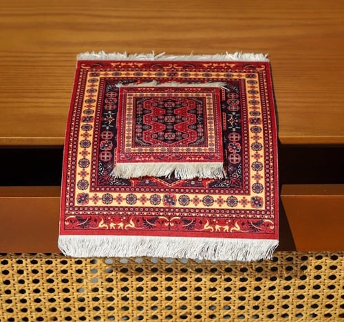 كوستر سجاد أحمر