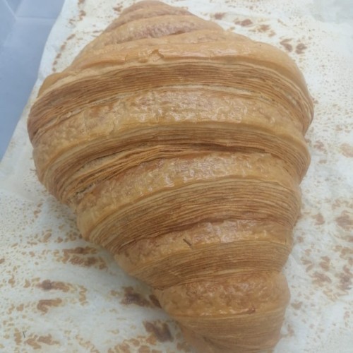 xxl croissant with cappchino - كرواسون ضخم مع كابت...