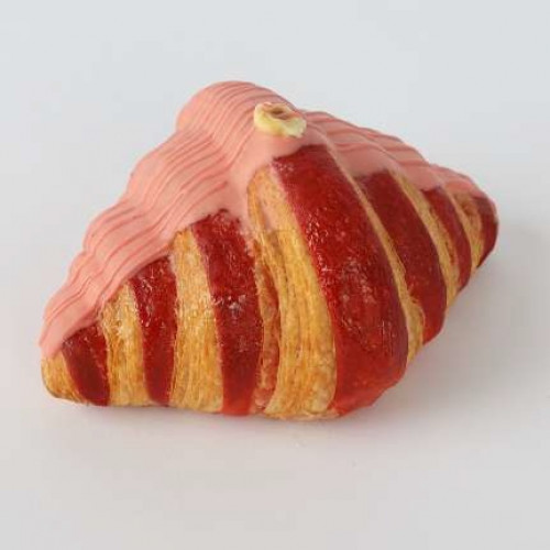 كروسون فراولة - Croissant Strawberry