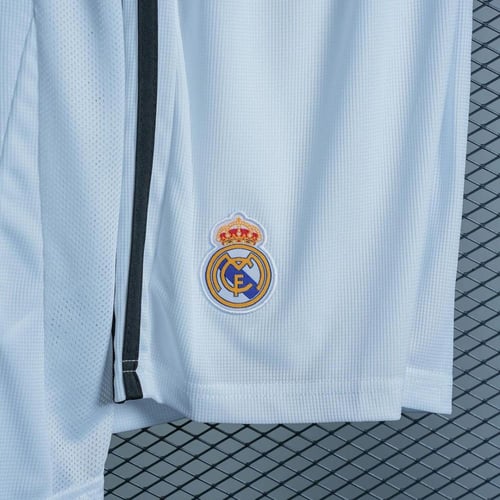 طقم نادي ريال مدريد الابيض