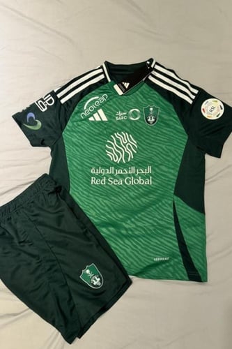 طقم الاهلي السعودي الاساسي الجديد 2025 الاخضر