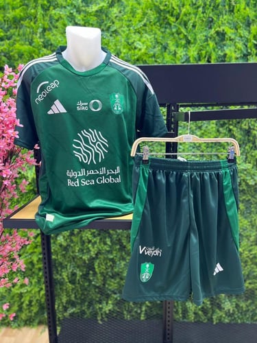 طقم الاهلي السعودي الاساسي الجديد 2025 الاخضر