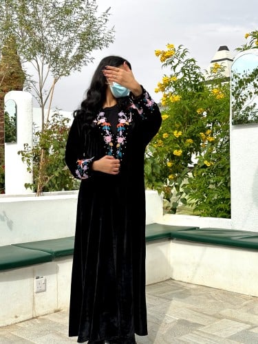 عبايه مخمل + شك يدوي