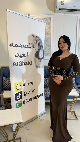 فستان بني محروق مع اسود كرستال