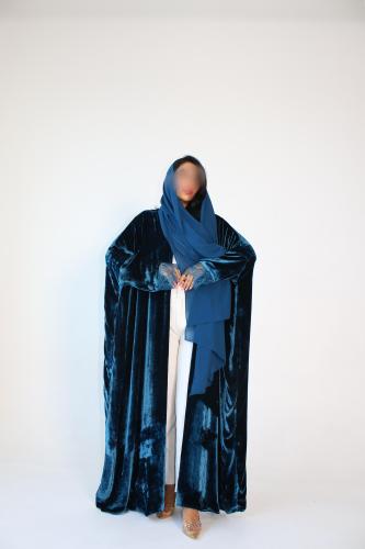 عباية مخمل بلون Petrol Blue
