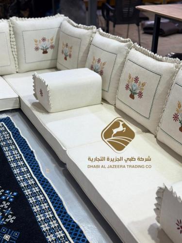 جلسة مطرزة مقاس مترين قماش شانيل المزهرية