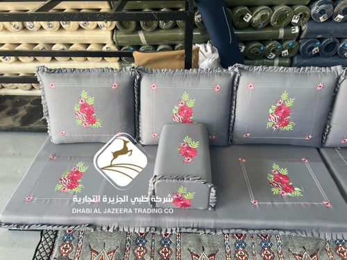 جلسة مطرزة لون كحلي