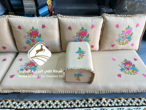 جلسة مطرزة لون فيروزي