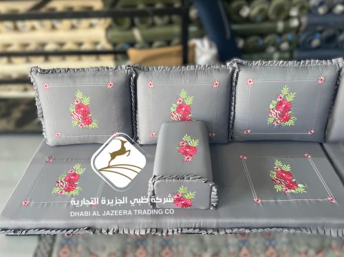 جلسة مطرزة لون كحلي