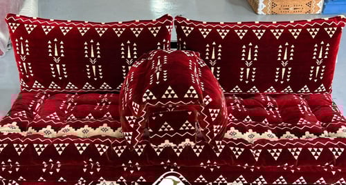 طقم جلسات نجدي عنابي