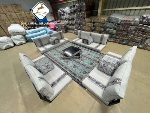 جلسة رمضانية بالاستاند الحديدمع الطاولة والفرشة