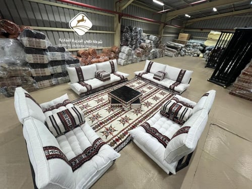 جلسة رمضانية بالاستاند الحديدمع الطاولة والفرشة