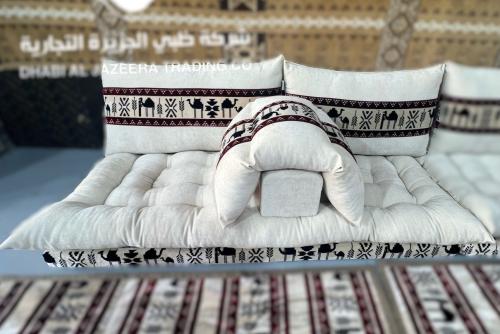 جلسة عام الابل مقلمة تصميم جديد