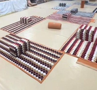طقم فتحة النار 4 مدات مبطنه بحشوة اسفنج مع المراكي