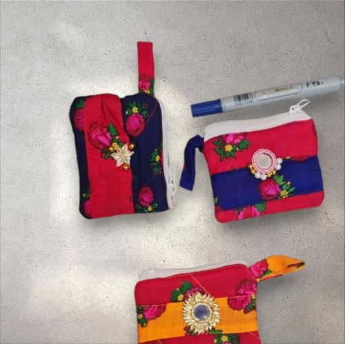 حقائب يدوية قماشية بتصميمات تراثية 12 قطعه