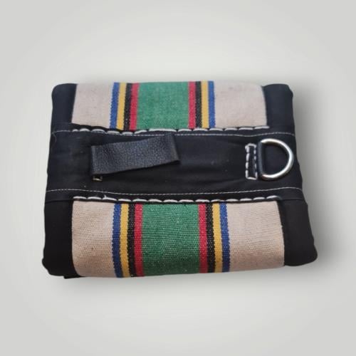 قبضة يد لحمل الصقور والطيور الجارحة